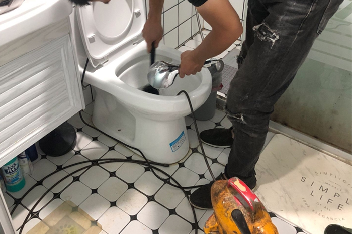 德宏马桶堵塞自己疏通还是找师傅?专业上门服务让你省时更省心