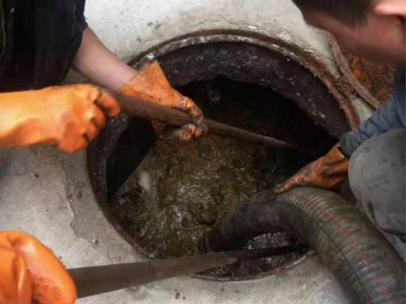 德宏清理化粪池时如何避免沼气的危害?